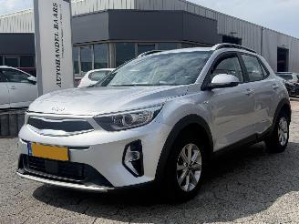 krockskadad bil auto Kia Stonic 1.0 T-GDi MHEV DynamicLine 2022/7