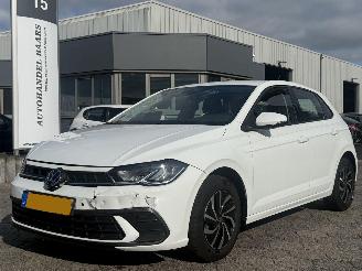 Vaurioauto  passenger cars Volkswagen Polo 1.0 TSI Life Business 2023/6