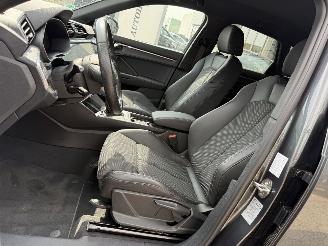 Volkswagen Golf 45 TFSI e S edition picture 10