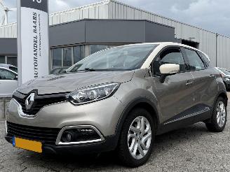 Vaurioauto  passenger cars Renault Captur 1.2 TCe Dynamique AUTOMAAT NAP!!!!! 2013/9