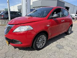 Coche accidentado Lancia Ypsilon 0.9 TwinAir Silver 2013/3