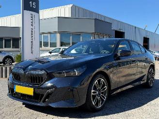 Voiture accidenté BMW 5-serie 530e 2025/12
