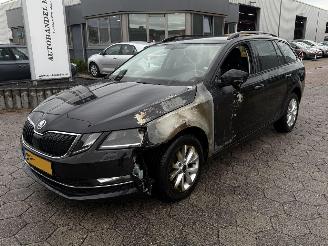 Vaurioauto  passenger cars Skoda Octavia Combi 1.6 TDI Greentech Ambition 2018/3