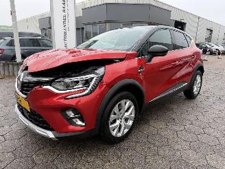damaged passenger cars Renault Captur Automaat 1.3 TCe 140 Intens 2021/2
