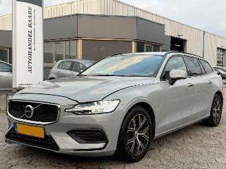 skadebil auto Volvo V-60 2.0 B3 Essential Edition 2024/3