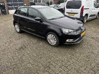 Auto incidentate Volkswagen Polo 1.4 TDI COMFORTLINE. ZWART. 2015/12