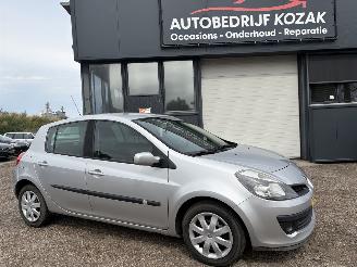 bruktbiler auto Renault Clio 1.4-16V Team Spirit AIRCO 5drs NIEUWE APK 2005/11