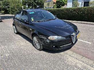 Salvage car Alfa Romeo 147 1.6+16V Twinspark 2009/1
