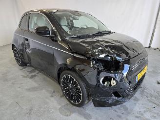 skadebil auto Fiat 500 3+1 La Prima 42 kWh 2025/9