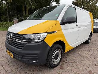 skadebil bedrijf Volkswagen Transporter 2.0 TDI L2H1 2021/3