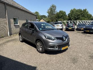 damaged passenger cars Renault Captur 0.9 TCe Dynamique REST BPM €500,-!!! 2015/8