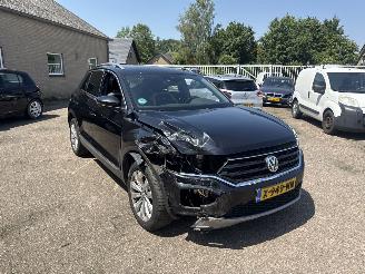 krockskadad bil auto Volkswagen T-Roc 1.5 TSI Sport REST BPM €400,-!!! AUTOMAAT 2019/2