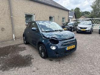 damaged passenger cars Fiat 500E RED 42 kWh 2022/6