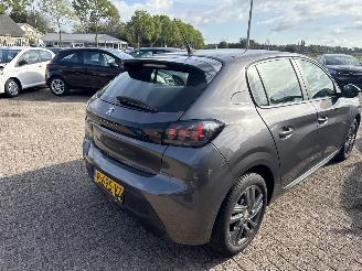 Peugeot 208 1.2 PT Active Pack picture 10