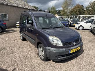 damaged passenger cars Renault Kangoo 1.2-16V Expression 2004/3
