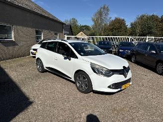 Voiture accidenté Renault Clio 0.9 TCe Night&Day REST BPM €150,- 2014/7