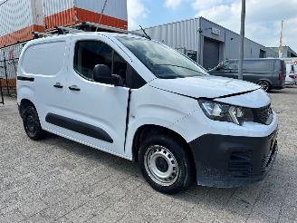 uszkodzony samochody ciężarowe Peugeot Partner 1.5 BlueHDi 100 S&S L1 2023/4