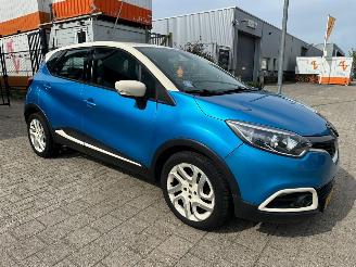 Vaurioauto  passenger cars Renault Captur 0.9 TCe Authentique 2013/4