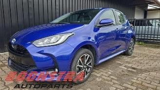 Coche siniestrado Toyota Yaris Yaris IV (P21/PA1/PH1), Hatchback, 2020 1.5 12V Hybrid 115 2021/7