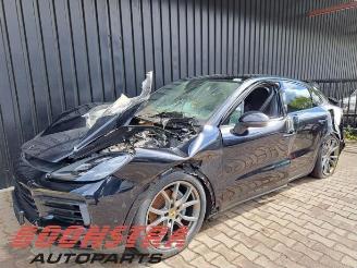 Vrakbiler auto Porsche Cayenne Cayenne III (9YA), SUV, 2017 3.0 V6 24V Turbo E-Hybrid 2019/10