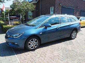 uszkodzony samochody osobowe Opel Astra 1.6 CDTI Business+ Automaat 2016/11