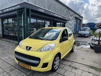 uszkodzony samochody osobowe Peugeot 107 1.0 12V AIRCO 5-DEURS 2011/5