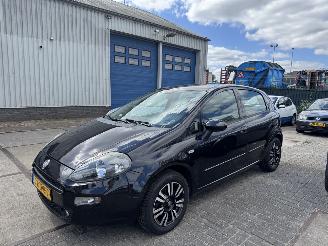 damaged passenger cars Fiat Punto 0.9 Twinair AIRCO 5-DEURS 2012/12