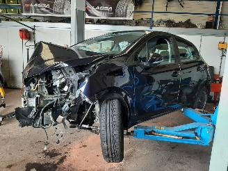 Coche siniestrado Peugeot 208  2015/8