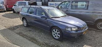 Volvo V-70 2.4 D picture 2