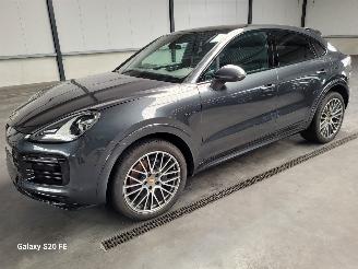 damaged passenger cars Porsche Cayenne Coupe 3.0 e-Hybrid 340-KW Automaat 4-WD Platinum-Edition 2023/1