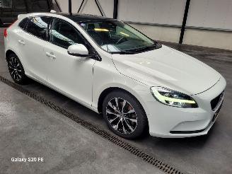 Schadeauto Volvo V-40 1.5 T3 112-KW Automaat 5drs Panoramadak 2018/10