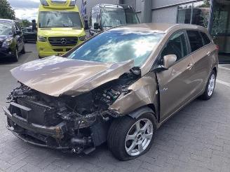 Salvage car Hyundai I-30 i30 Wagon (GDHF5), Combi, 2012 1.6 GDI Blue 16V 2015/10
