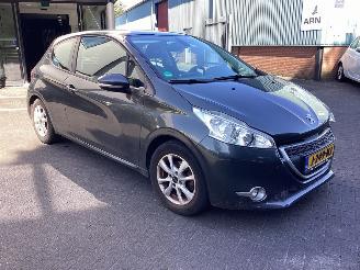 Peugeot 208 1.2 Vti Active picture 3