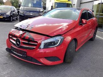 Coche siniestrado Mercedes A-klasse A (W176), Hatchback, 2012 / 2018 1.6 A-180 16V 2013/4