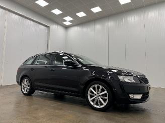 Avarii autoturisme Skoda Octavia Combi 1.6 TDI Ambition Panoramadak Navi Clima 2015/1
