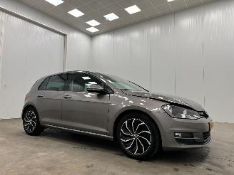 Vaurioauto  passenger cars Volkswagen Golf 1.0 TSI 5-drs Navi Clima 2016/1