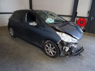 Uttjänta bilar auto Peugeot 208 1.2 VTI 2014/5