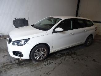 Coche siniestrado Peugeot 308 1.2 THP 2019/11