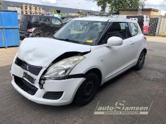 Coche siniestrado Suzuki Swift Swift (ZA/ZC/ZD), Hatchback, 2010 / 2017 1.2 16V 2011/10