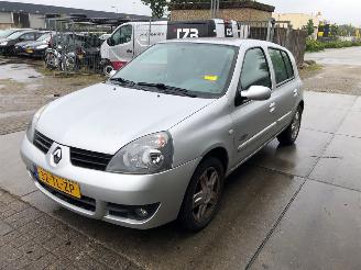 krockskadad bil auto Renault Clio  2006/11
