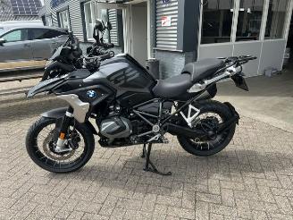 damaged motor cycles BMW R 1250 GS TRIPLE BLACK EDITION  32.000KM 2024/2