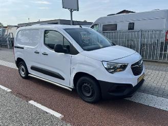 Vaurioauto  commercial vehicles Opel Combo 1.5D 75KW  AIRCO KLIMA NAVI EURO6 SCHUIFDEUR 2024/3
