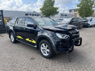 damaged commercial vehicles Isuzu D-Max 1.9d 120kw DOUBLE CAB. V-CROSS  AUT. 4WD KLIMA LEER 2021/7