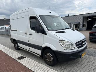 krockskadad bil bedrijf Mercedes Sprinter 310 CDI   LAADKLEP LADEBORDWAND 2013/1