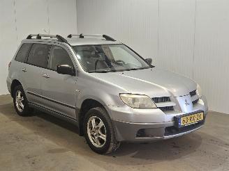 skadebil auto Mitsubishi Outlander 2.0 16V 4x2 SUV  Benzine 1.997cc 100kW (136pk) FWD 2005/10