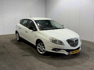 skadebil auto Lancia Delta 1.4-16V Oro 2010/8