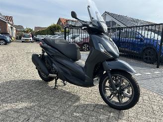 krockskadad bil motor Piaggio Beverly 300 300 Beverly S HPE | 26.528 km!! 2021/7