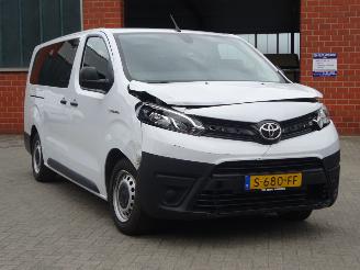 Vaurioauto  passenger cars Toyota ProAce Long Extra Range Cool 75 kWh 100kw Electric, 9 persoons, Airco, Navi, Cruise 2023/1
