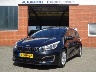 krockskadad bil auto Kia Cee d Sportswagon 1.4i 74kw Comfortline, Airco, Cruise, El.pakket 2018/4