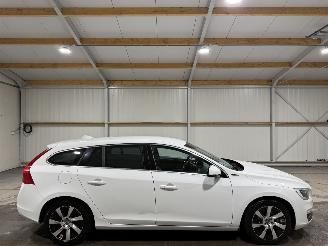 Voiture accidenté Volvo V-60 2.4D6 158kW Automaat AWD Plug-in Hybrid Summum 2013/12
